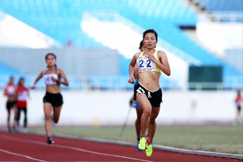 Nguyễn Thị Oanh phá sâu kỷ lục quốc gia 10.000m