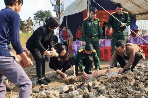 Tuổi trẻ Quân đội hướng về miền Trung