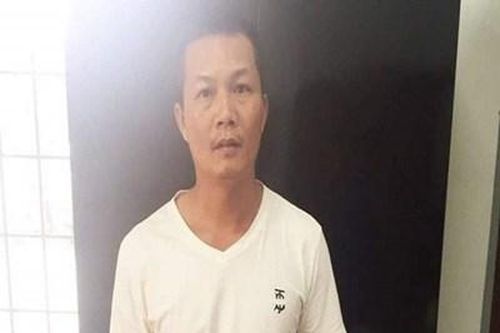 Dán mác xe 'cứu trợ miền Trung', lừa trộm tiền cụ bà