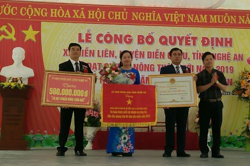 Xã Diễn Liên (Diễn Châu) đón nhận Bằng đạt chuẩn nông thôn mới