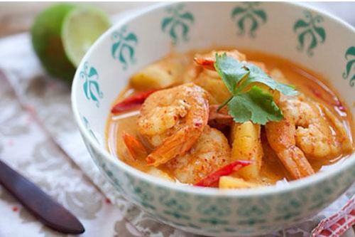 Tôm nấu cà ri kiểu Thái cho bữa cơm nhà thêm đậm đà, tròn vị