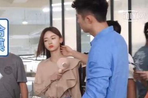 Đạo diễn lên tiếng thanh minh cho những hành động bị coi là 'dê xồm' của Hoàng Cảnh Du