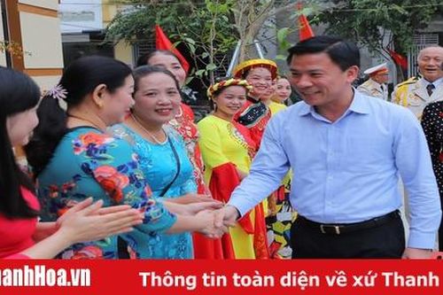 Đồng chí Bí thư Tỉnh ủy Đỗ Trọng Hưng dự ngày hội Đại đoàn kết toàn dân tộc tại TP Thanh Hóa