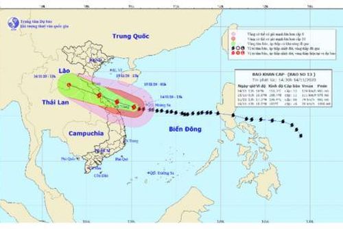 Bão số 13 giảm một cấp, các tỉnh miền Trung chạy đua với thời gian gia cố nhà cửa, sơ tán dân