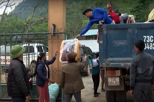 Bão số 13 ở Quảng Bình: Cả bản 152 người di dời từ nơi tránh bão này đến nơi trú bão khác