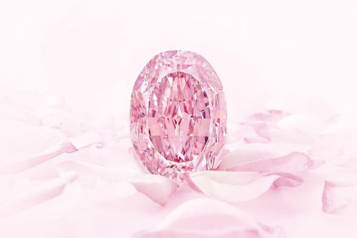 Viên kim cương hồng siêu hiếm có giá gần 27 triệu USD