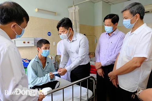Thăm 20 nạn nhân tai nạn giao thông tại Bệnh viện Đa khoa Đồng Nai