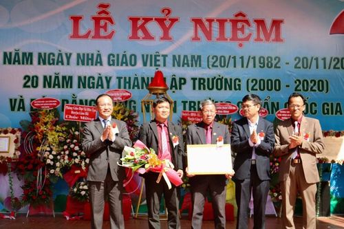 Trường THPT Tân Hà đón nhận bằng đạt chuẩn Quốc gia