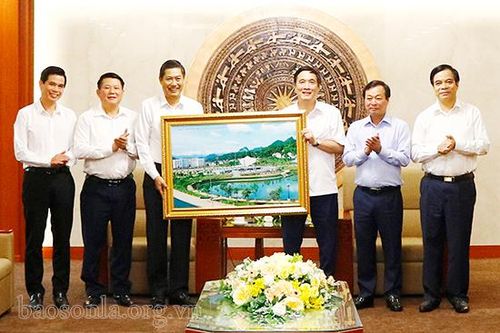 Ban Thường vụ tỉnh ủy thăm và làm việc tại tỉnh Phú Thọ