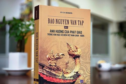 Sách trên kệ tòa soạn Báo Giác Ngộ