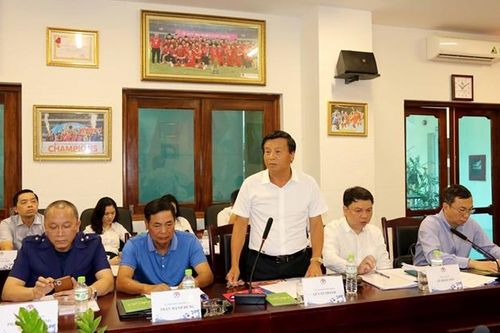 Ai giỏi kiếm tiền cho bóng đá Việt Nam?