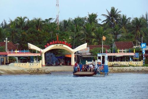Quảng Nam cho học sinh nghỉ học, tàu thuyền dừng hoạt động, ứng phó bão số 13