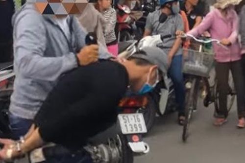 Đi đòi nợ bị phát hiện, dùng mã tấu chém bị thương 2 người