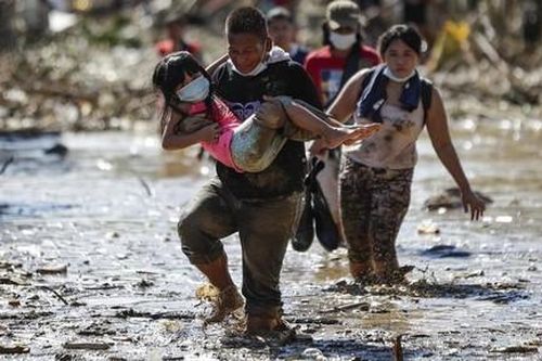 Philippines tan hoang vì bão Vamco: Ít nhất 42 người chết, 20 người mất tích