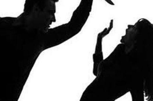 Án mạng đau lòng: Chồng cầm dao chém vợ, con, người thân và nhảy lầu bệnh viện tự tử