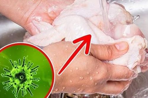 Không phải lúc đun nấu, thịt gà nhạt, mất chất chính bởi sai lầm ngay từ lúc rửa mà hầu như chị em nào cũng mắc phải