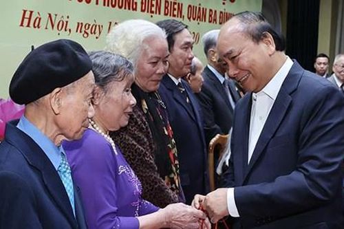 Thủ tướng dự Ngày hội Đại đoàn kết toàn dân tộc tại phường Điện Biên