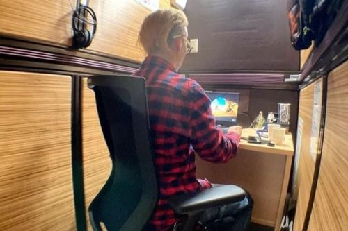 Khách sạn con nhộng ở Nhật thành văn phòng cho thuê theo giờ