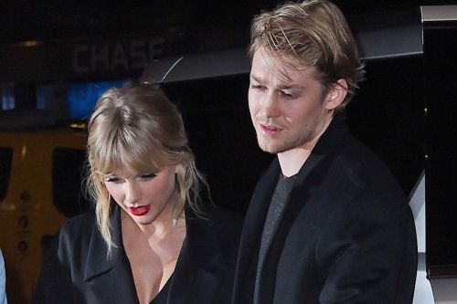 Taylor Swift chia sẻ lý do giữ kín mối quan hệ với bạn trai