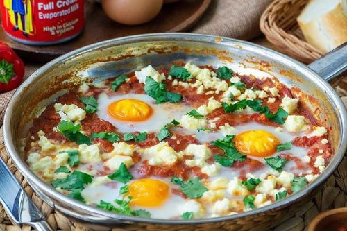 Ăn sáng nhanh gọn với trứng sốt cà chua