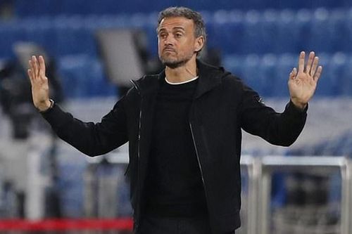 Luis Enrique gây sốc khi không biết Thụy Sĩ đá thiếu người trước Tây Ban Nha