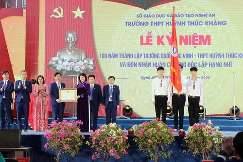 Kỷ niệm 100 năm Trường THPT Huỳnh Thúc Kháng