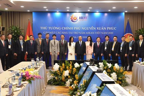 Thủ tướng Nguyễn Xuân Phúc gặp mặt các nhà tài trợ Năm ASEAN Việt Nam 2020