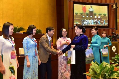 Tôn vinh 183 nhà giáo tiêu biểu