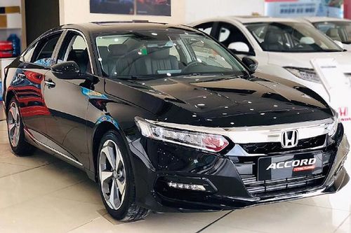 Honda Accord giảm 150 triệu đồng tại đại lý, 'xả hàng tồn'
