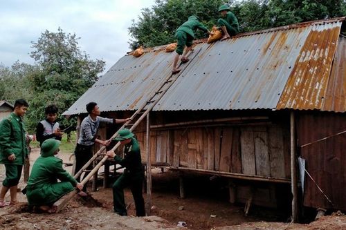5 người bị thương do bão số 13, nhiều địa phương có nguy cơ sạt lở đất