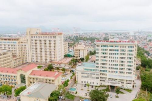 Chồng chém vợ con và bố con anh rể trọng thương rồi đến bệnh viện tự tử