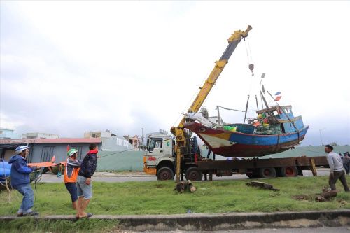 Ứng phó bão số 13, công an giám sát thủy điện xả lũ