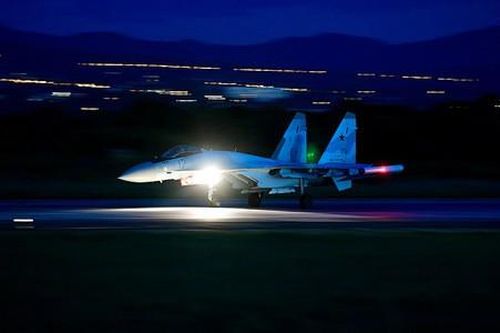 Tiêm kích MiG-31BM đánh chặn 'đối tượng xâm nhập' lúc nửa đêm