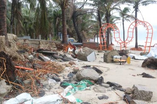 Bãi biển 'đẹp nhất hành tinh' tan hoang sau bão số 13