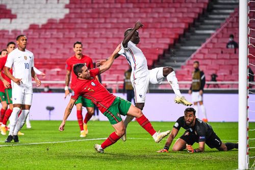 N'Golo Kante: Lá phổi của Chelsea và Pháp
