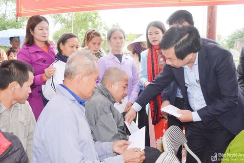 Trưởng Ban Tổ chức Tỉnh ủy chung vui Ngày hội Đại đoàn kết tại huyện Diễn Châu