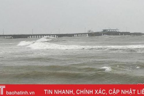 Bão áp sát bờ, thị xã Kỳ Anh có gió cấp 6, giật cấp 7
