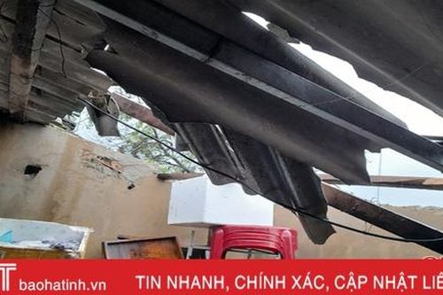 Bão số 13 làm tốc mái nhiều nhà dân ở Kỳ Anh