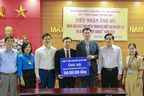 Các nhà máy và nhân viên Samsung Việt Nam ủng hộ miền Trung bị ảnh hưởng bởi lũ lụt