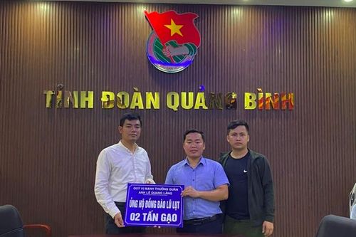 Chung tay sẻ chia cùng người dân vùng lũ