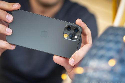 iPhone 12 Pro chụp hình kém nhiều smartphone từ Trung Quốc