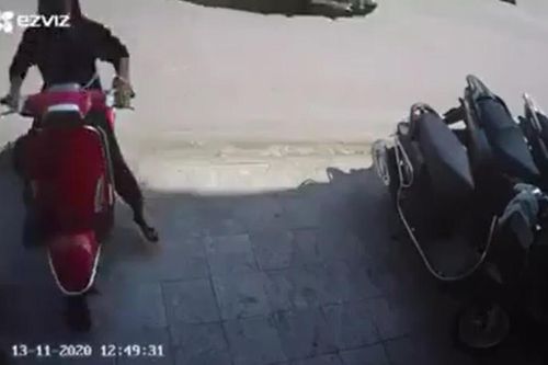 Clip: Màn 'quay xe' có 1-0-2 của người phụ nữ khiến cư dân mạng không thể nhịn cười