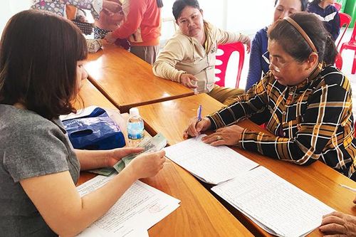 Giúp trẻ em nghèo đến trường