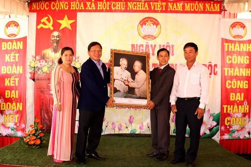 Bí thư Thành ủy Bảo Lộc Nguyễn Văn Triệu dự Ngày hội Đại đoàn kết tại Thôn 1, xã Đam B'ri