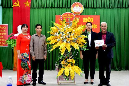 Đồng chí Ma Thị Thúy dự Ngày hội Đại đoàn kết tại thôn Đầu Cầu