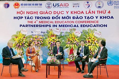 Hợp tác trong đổi mới đào tạo y khoa