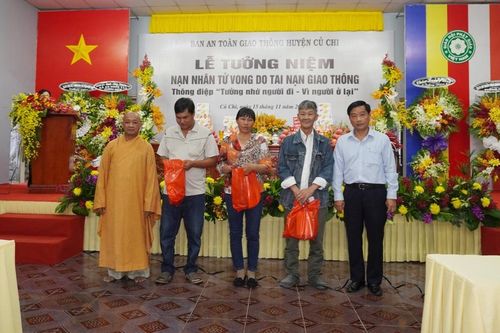 Tưởng niệm nạn nhân tử vong do tại nạn giao thông
