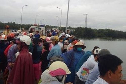 Nam thanh niên tử vong trên phá Tam Giang