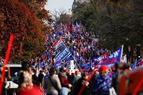 Người ủng hộ ông Trump đến thủ đô Washington D.C biểu tình rầm rộ