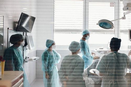 Vượt mốc 54 triệu người mắc Covid-19, bệnh viện tại nhiều nước quá tải